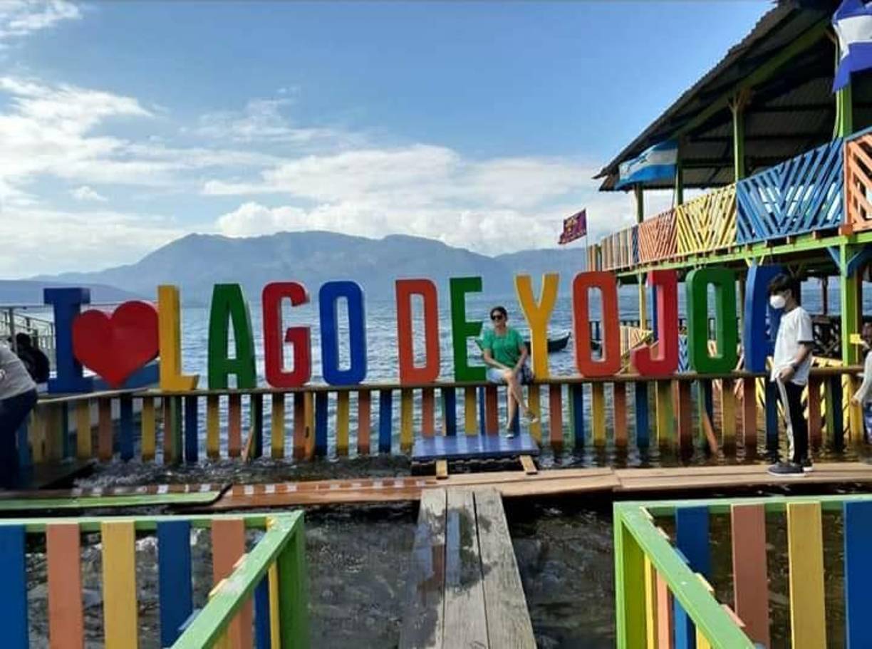 Victor Colindres y foto desde uno de los muelles.