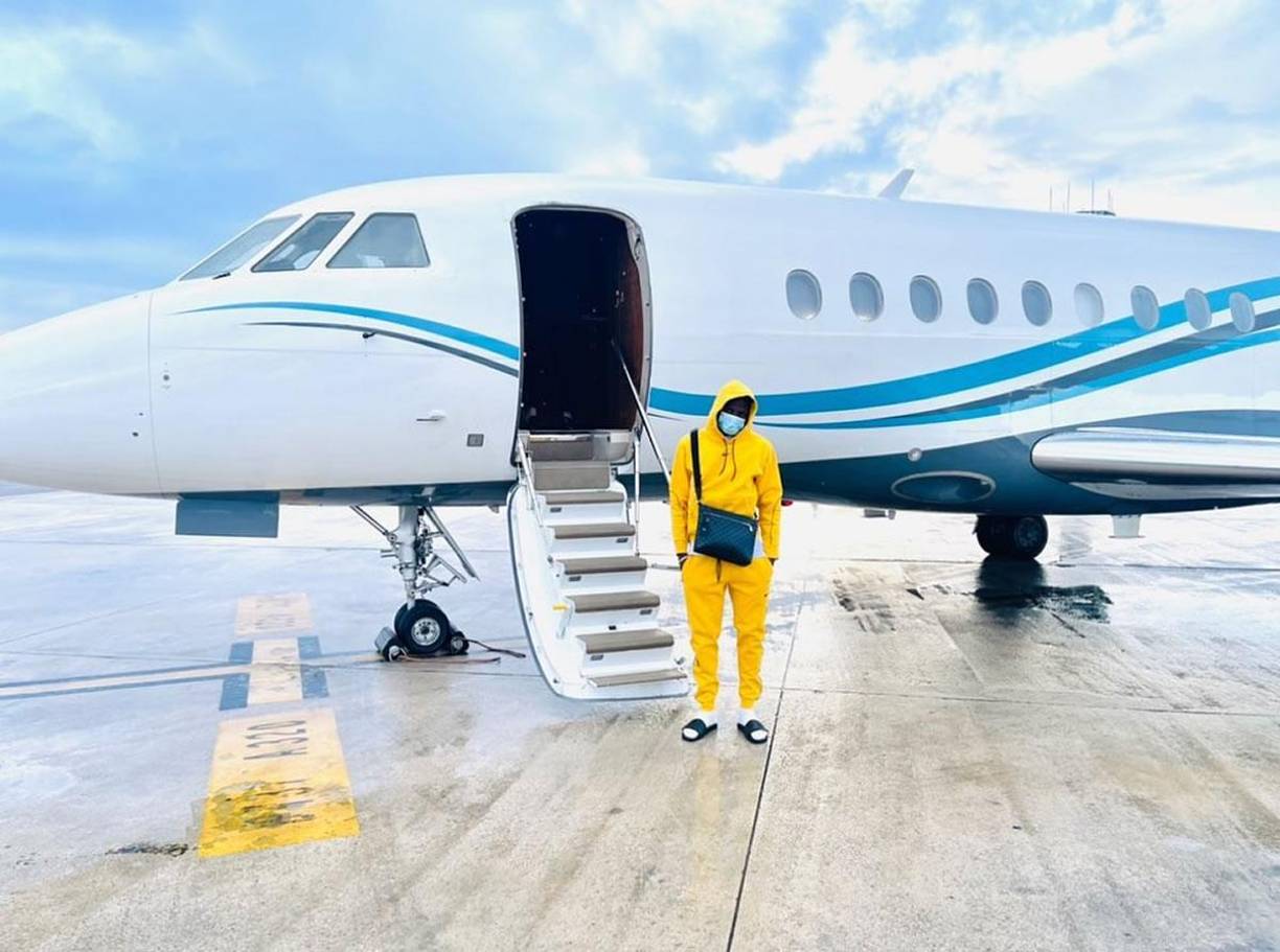 El atacante africano regreso a su ciudad natal en busca de rodearse por su círculo íntimo, pero contrajo malaria y debió quedar aislado dos semanas en su vuelta a Europa. Ya no había lugar dentro del plantel del equipo alemán y pidió un préstamo para sumar minutos.