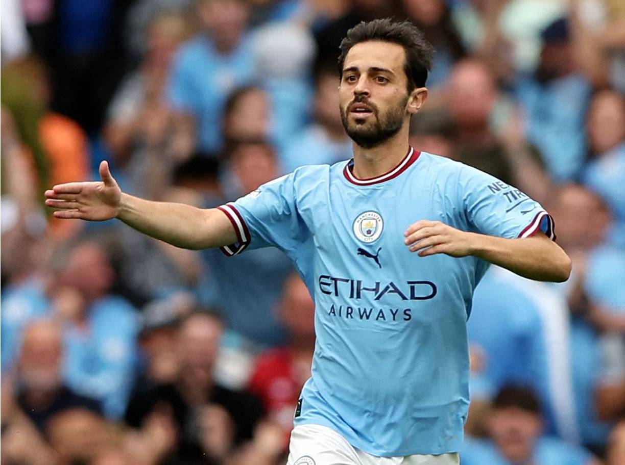Bernardo Silva ha confirmado tras el partido del Manchester City ante Nottingham Forest que no se mueve y revela que no ha habido ninguna oferta, ni siquiera del Barcelona. “La verdad que no he tenido ofertas de España, me quedo en el City. Estoy contento y la decisión está tomada”, aseguró el centrocampista portugués.