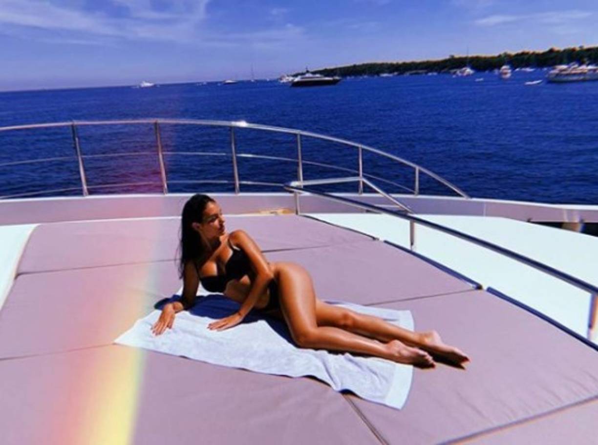 A solo horas de estar en Instagram, las imágenes que muestran un paraíso de fondo, ya superan el millón de likes.