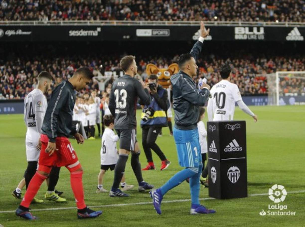 La salida de los equipos titulares de Valencia y Real Madrid al campo de Mestalla para disputar el partido. Foto LaLiga.es