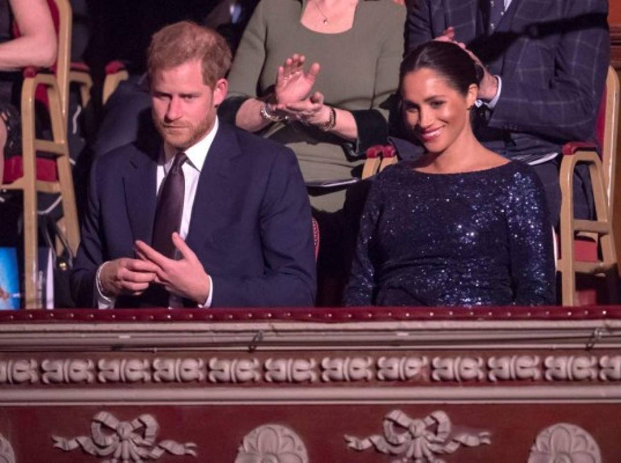 El príncipe aseguró que la confesión de Markle ocurrió momentos antes de que asistieran a un evento en el Royal Hall Albert y que su esposa le dijo que no se quitó la vida porque no quería hacerlo sufrir, en especial no quería que él volviera a perder la mujer más importante de su vida.
