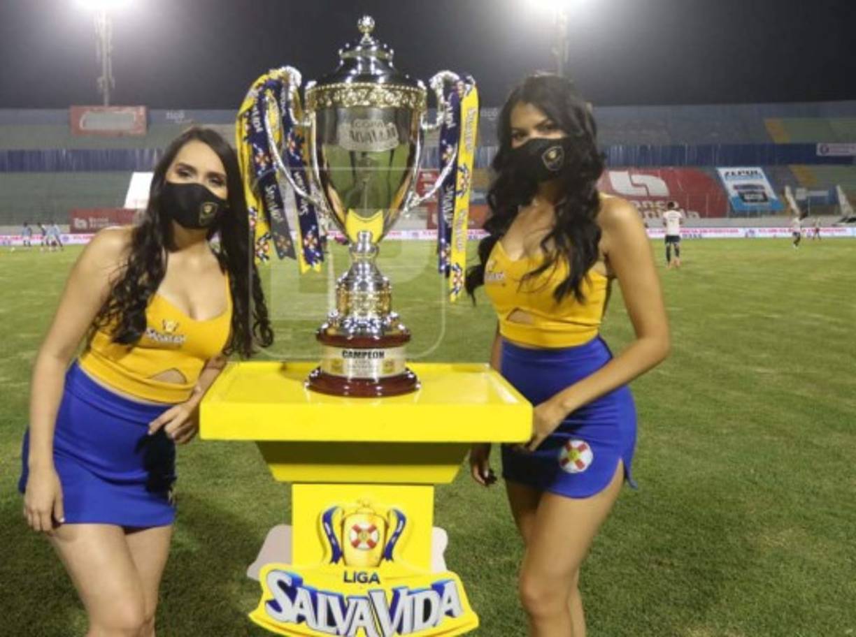 La hermosura de la mujer hondureña no podía faltar y estas edecanes robaron suspiros en la final del fútbol catracho.
