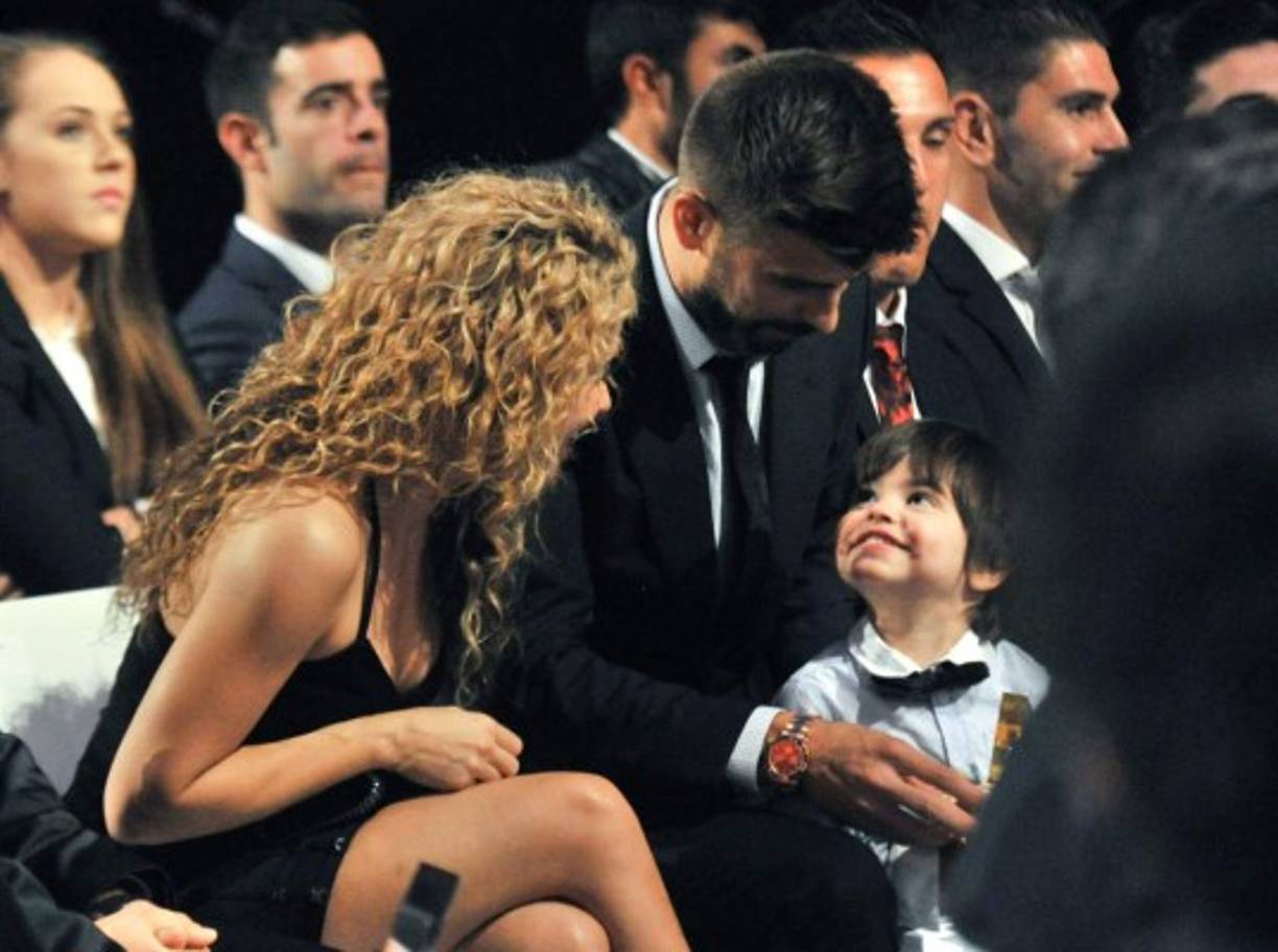 Un inquieto y simpático Milán disfrutó de la noche dedicada a su padre. Shakira disfrutó sus travesuras.