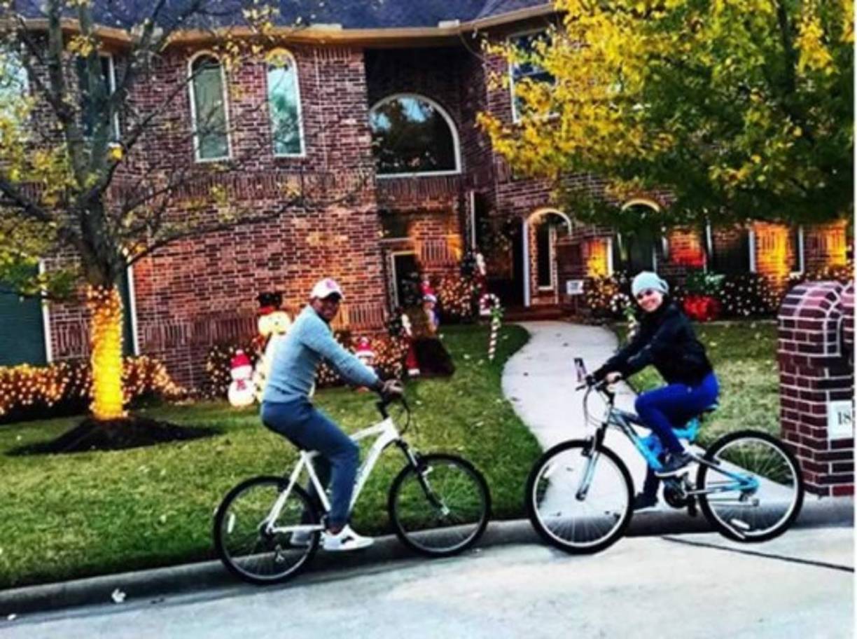 Carlo Costly viajó a Estados Unidos para disfrutar la Navidad junto a su bonita esposa Tita Torres.