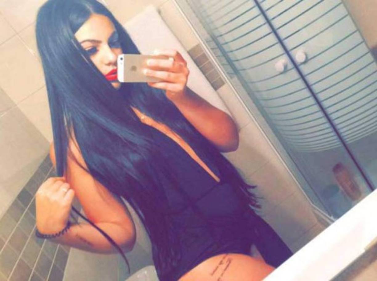 Natacha, ilusionada con seguir hablando con el futbolista se llevó un jarro de agua fría.