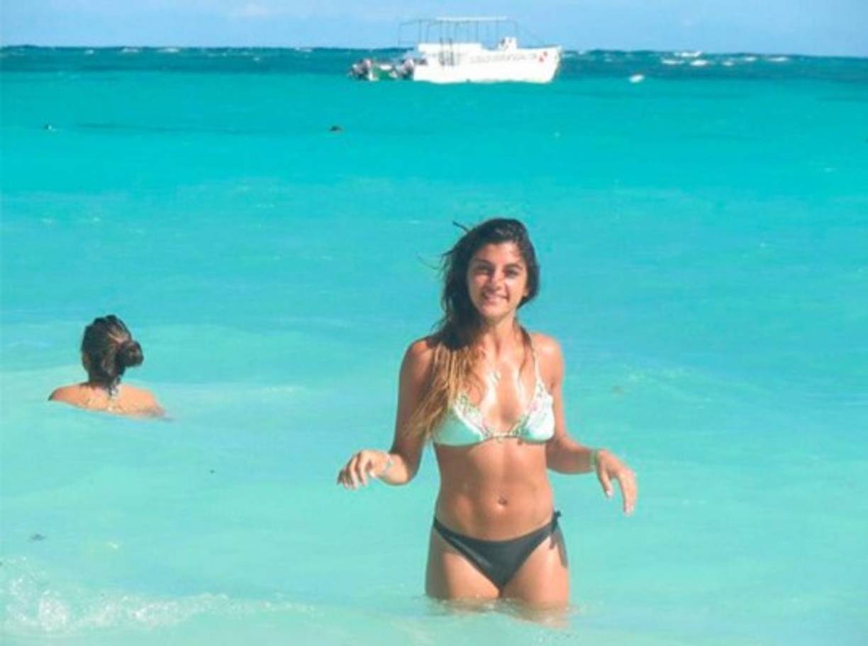 Sabrina Sampaoli, hija del entrenador Jorge Sampaoli, quien dirige al Sevilla de España. Fue seleccionador de Chile.