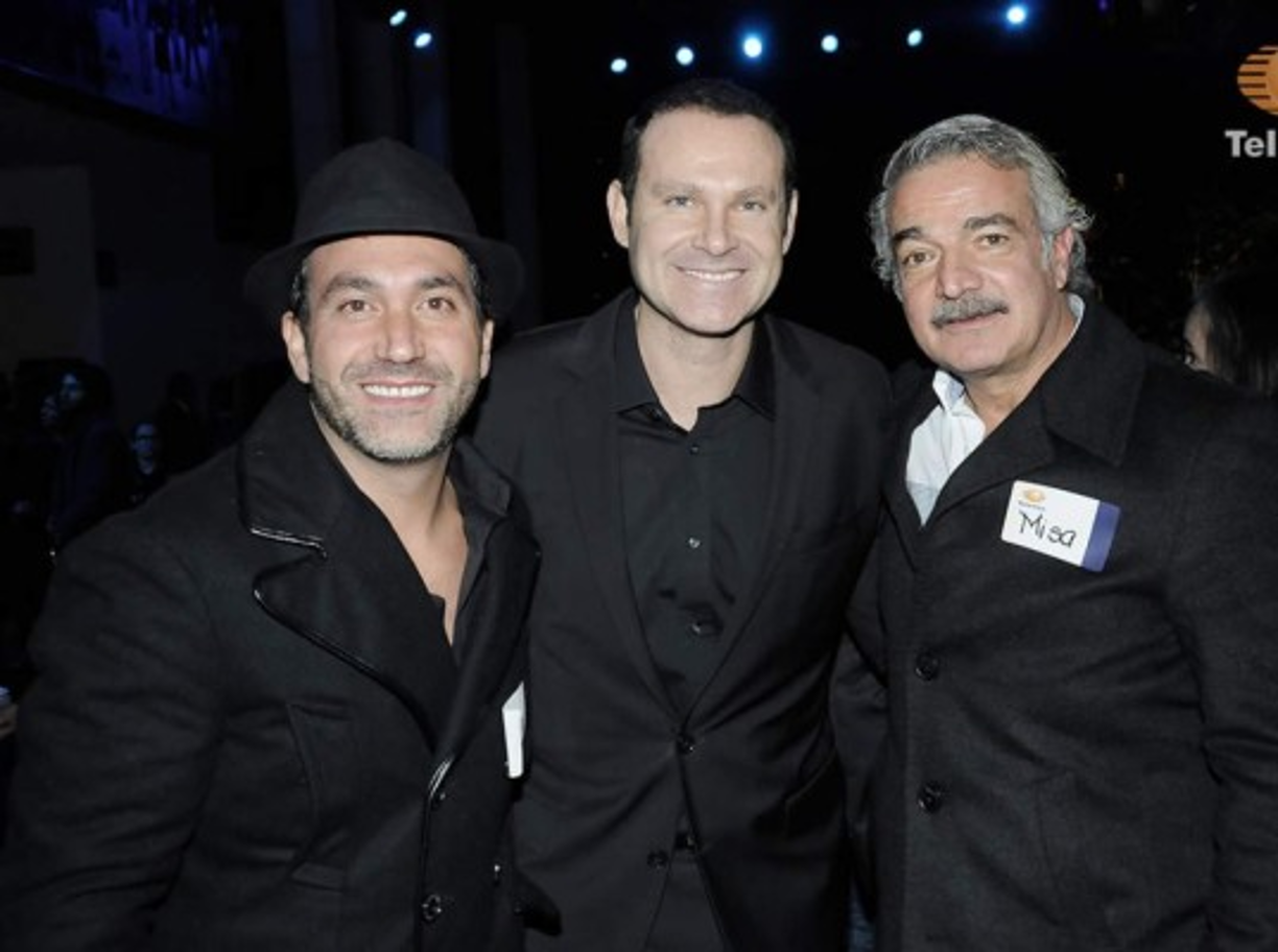 Alan Tacher junto a dos grandes actores en la despedida de Televisa a Chespirito.
