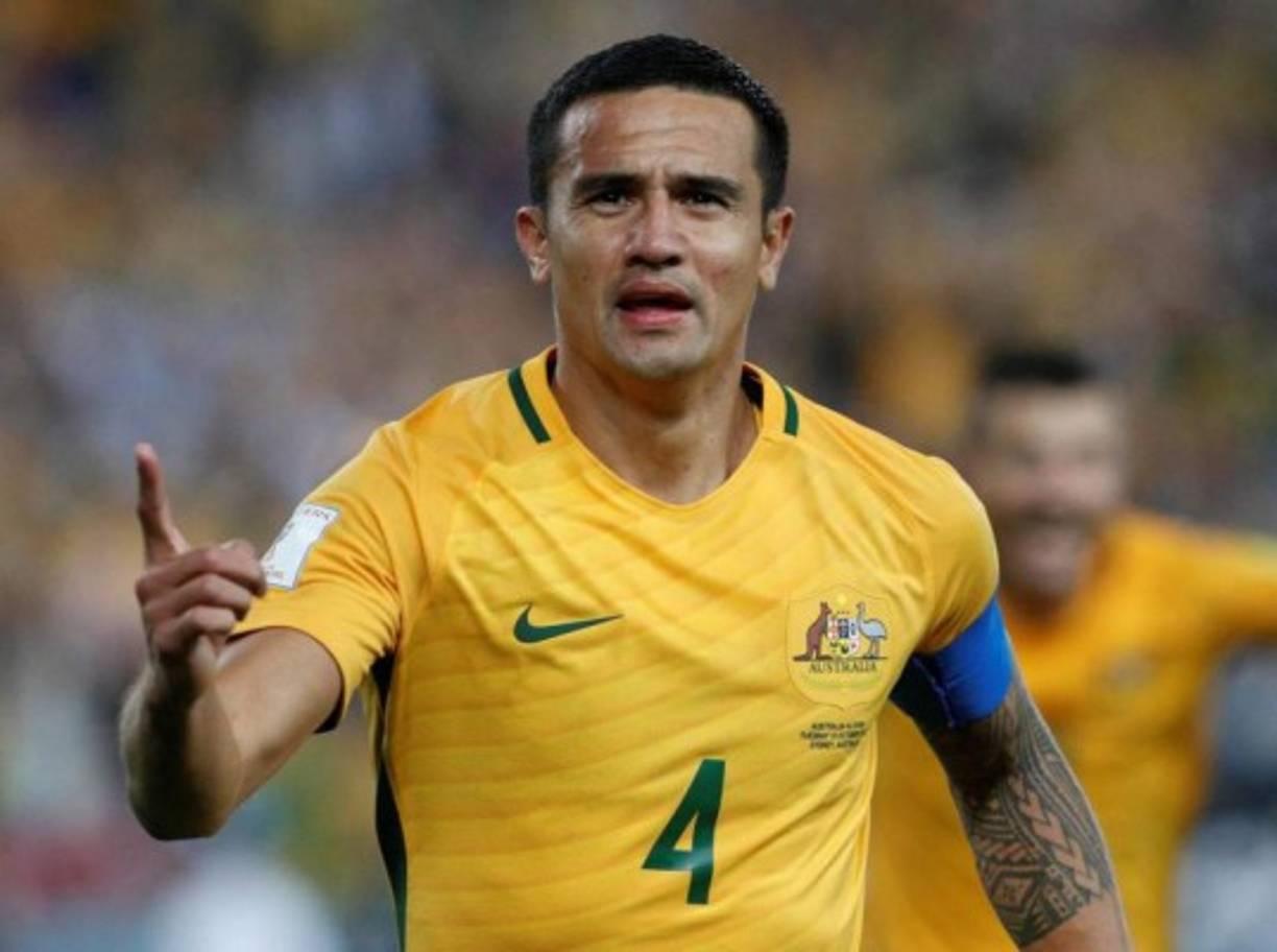 Tim Cahill: La gran estrella de la selección de Australia, el jugador al que deberá de tenerle más cuidado. . Fue el primer australiano en anotar un gol en una Copa Mundial de Fútbol tras lograrlo en junio de 2006 en la Copa del Mundo en Alemania, y en junio de 2014 se unió a un grupo de selectos jugadores en anotar en tres copas mundiales consecutivas. Cuenta con 37 años de edad y su equipo es el Melbourne City de Australia.