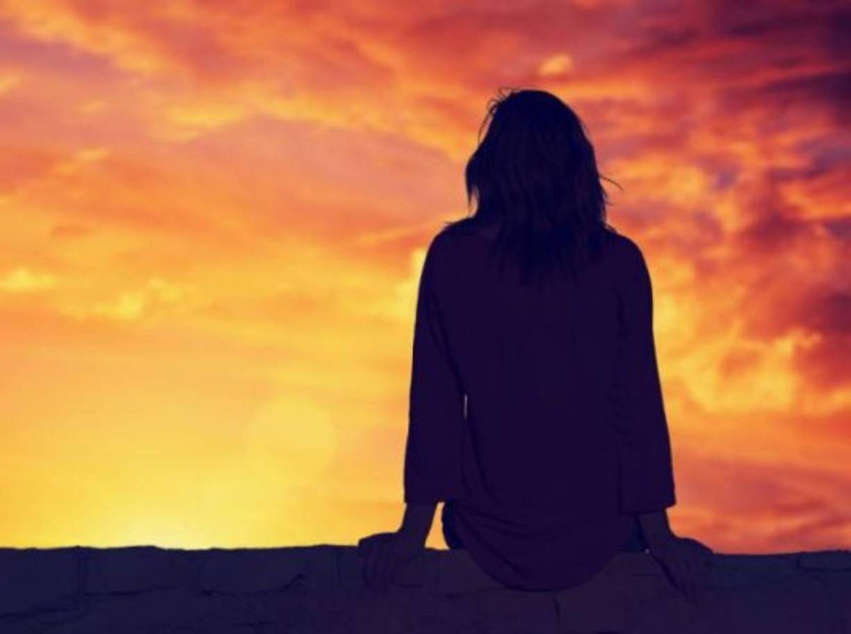 Dibujo #3<br/><br/>Si te identificas con la tercera mujer, tu personalidad se asocia al invierno. Eres una persona un poco distante, que tiende a encerrarse en sí misma. No quiere decir que no te guste compartir tiempo con otros, sino que necesitas también dedicar tiempo a ti mismo.<br/><br/>Eres una persona analítica y calculadora, y sobre todo muy perfeccionista. Piensas mucho las cosas antes de hacerlas, y necesitas que todo salga perfecto siempre. Pero eres eficiente, inteligente y te encanta aprender cosas nuevas todos los días.