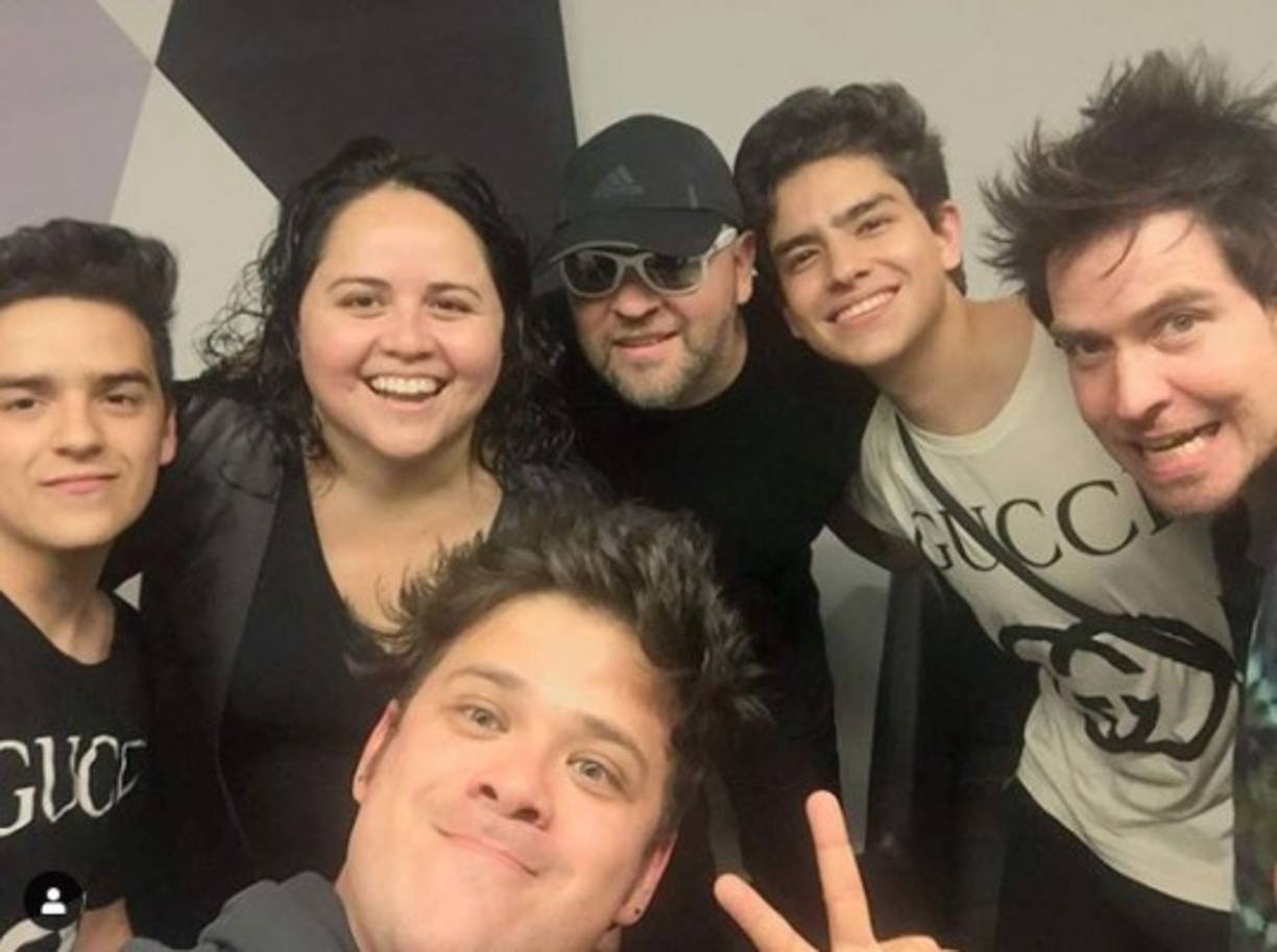 Gabriel ya ha tenido la oportunidad de abrir algunos conciertos de su mamá y aunque tiene toda la energía, muchos afirman que necesita trabajar en su entonación.