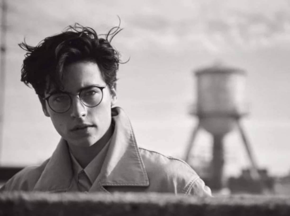 Cole Sprouse es un creativo, fotógrafo de arte, ha retratado a famosos como Sam Smith, y sus fotos figuran en las revistas más famosas de EEUU.