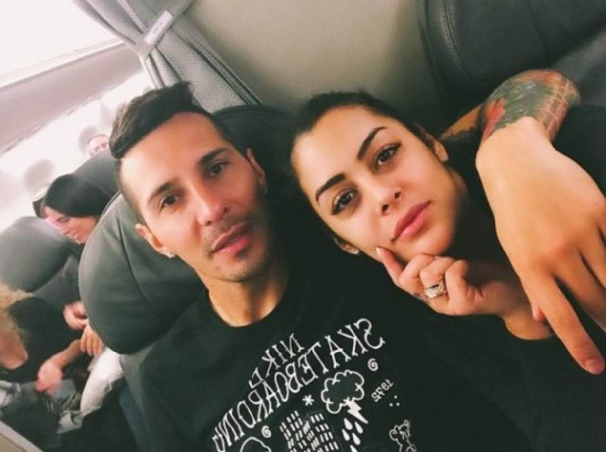 Larissa mantiene una relación con el jugador paraguayo Jonathan Fabro.