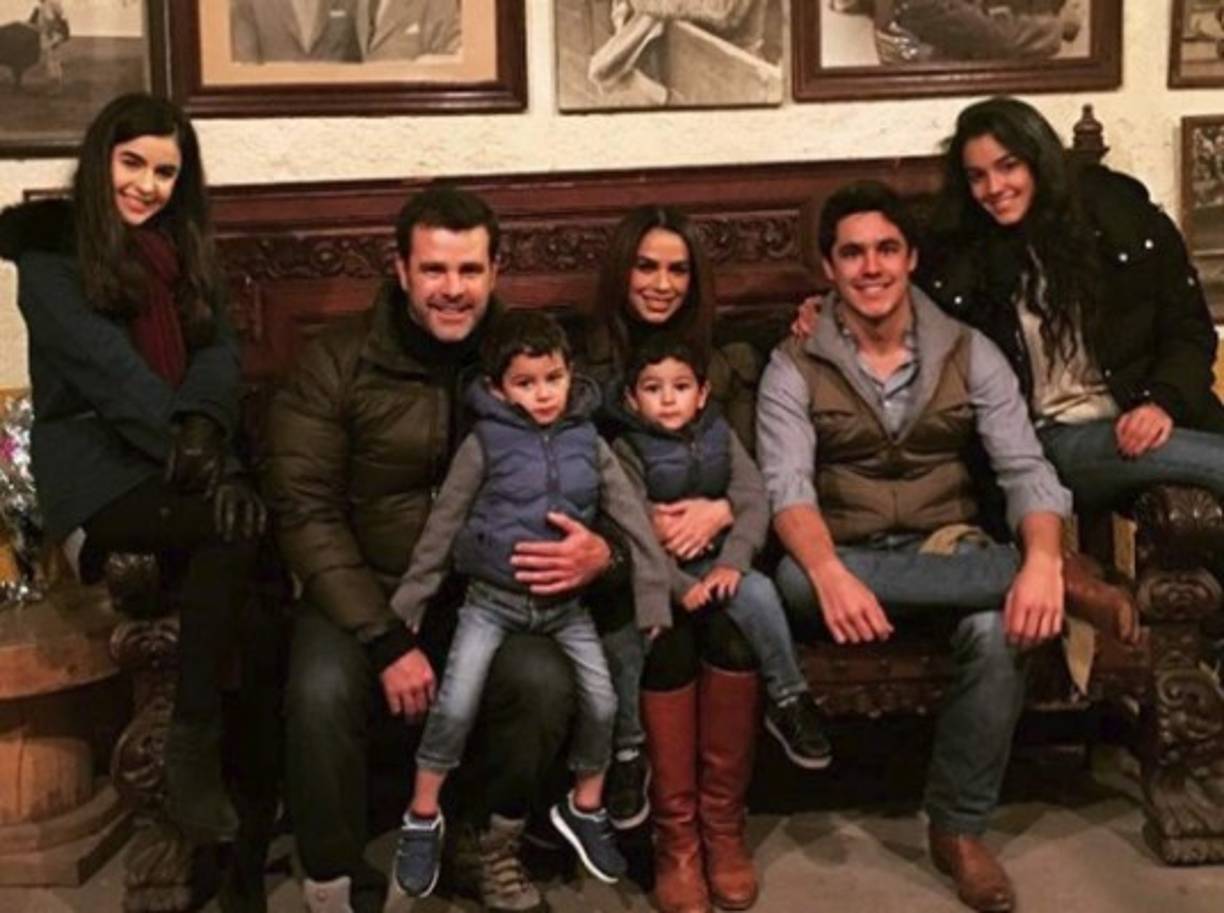 La protagonista de 'Dos Mujeres un Camino', sorprendió a sus fans al compartir imágenes de su familia en su cuenta de Instagram.