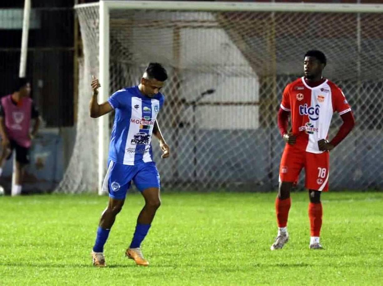 Alexy Vega igualó el Clásico para el Victoria con un disparo sutil de zurda.