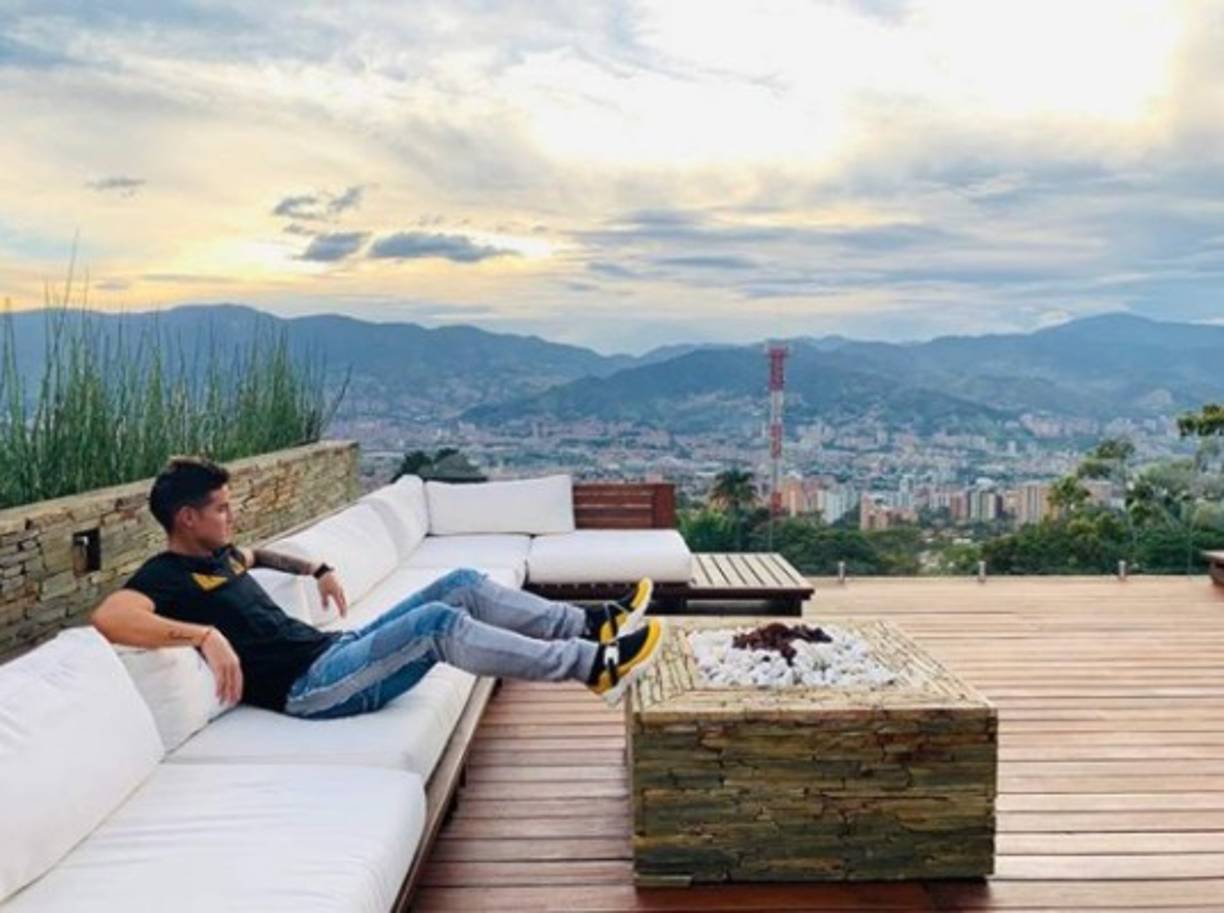 Por otra parte, cuando el colombiano dio a conocer la noticia no indicó quien era la madre. <br/><br/>James compartió un tierna foto de la mano de su hijo en Instagram y escribió lo siguiente: <br/>'Hola, quiero compartir con ustedes una inmensa alegría. Hoy Dios me permite ser padre nuevamente honrándonos con la llegada de Samuel a nuestra familia. Estamos felices en casa viviendo este maravilloso momento. De antemano a ustedes muchas gracias por su amabilidad, respeto y prudencia'.