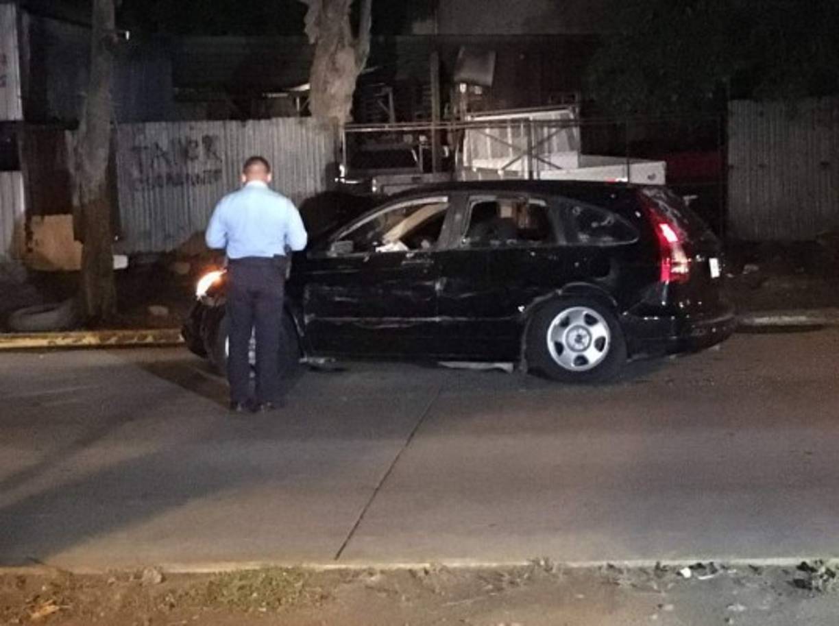 Las víctimas de la masacre en el barrio Barandillas de San Pedro Sula son: Emérita Fuentes Menjívar (29), Mauricio Antonio Chávez Menjívar (25), Gustavo Adolfo Romero Bonilla (26), Rubí Menjívar y Julio César Godínez (36).