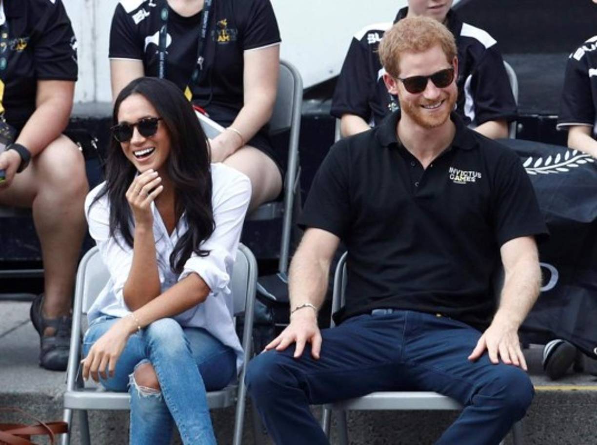 Los jeans rotos han sido otro de los atuendos que le han llevado críticas a la ahora duquesa de Sussex.