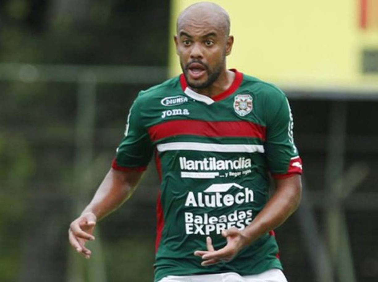 Caue Fernándes: El defensor brasileño nacionalizado uruguayo, ha sonado en las últimas horas como posible refuerzo del Olimpia, el zaguero le reveló a Diario LA PRENSA que no sabe nada al respecto. 'Me estoy recuperando de una lesión, me llegó el rumor del Olimpia pero es falso', confesó.