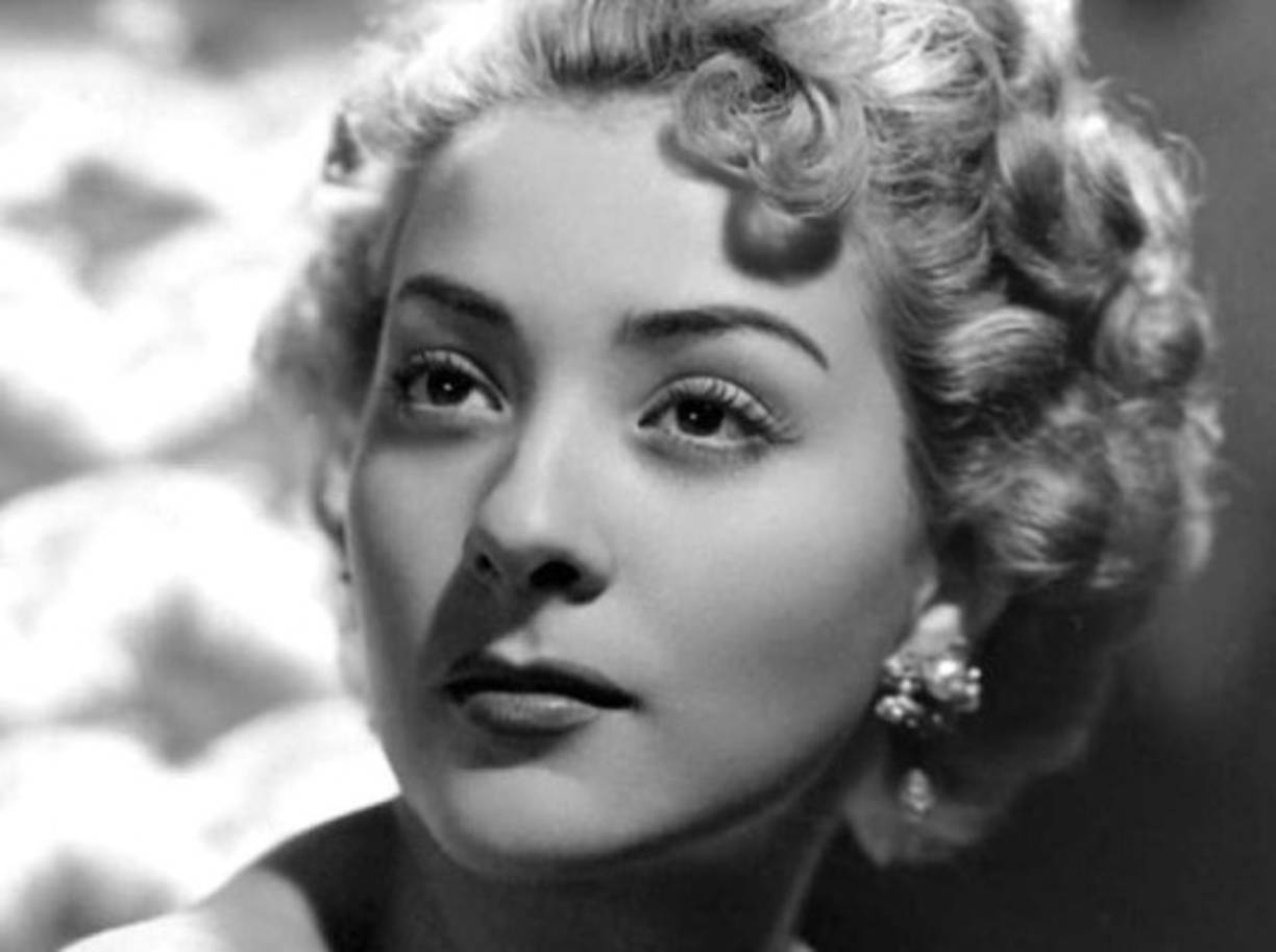 Silvia Pinal Hidalgo nació en Guaymas, el 12 de septiembre de 1931 es una actriz de cine, teatro, televisión, empresaria, política y productora mexicana.