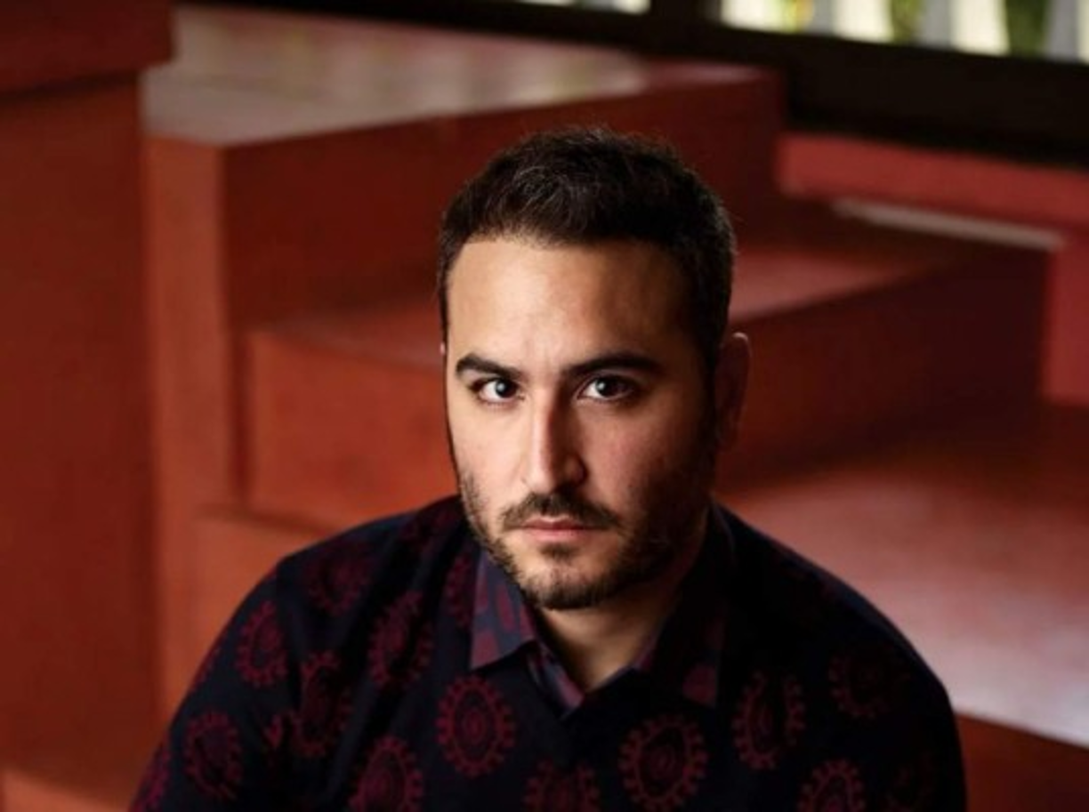 El cuarto juez y el único hombre del grupo de evaluadores es el cantante mexicano Jesús 'Chuy' Navarro, el líder vocal de la banda Reik.<br/>