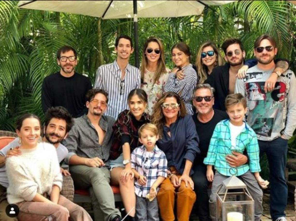 Ricardo Montaner compartió en redes sociales cómo vivió el especial momento. 'Hoy nos volvimos a casar, fue la sexta vez, me emocione tanto o más que la primera ¿Por qué será?. Me he tomado esta ceremonia con tanta seriedad, que me la pase llorando. Me reconozco más enamorado que nunca y me propongo hacerla más feliz aún. Creo en el matrimonio y en él para siempre', escribió.