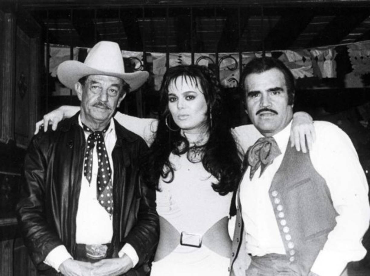 Para 2009 interpreta al personaje de 'Elena Tejero' en la obra Aventurera en México, junto a Carmen Salinas.