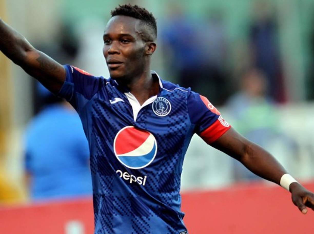 'Motagua es el equipo que me dio a conocer y estoy muy orgulloso de haber pertenecido a esa gran institución pero vamos a esperar lo que pasa',fueron las palabras de Rubilio Castillo al hablar de su futuro dejando entrever una posible salida del club azul. El atacante suena para llegar al Olimpia.