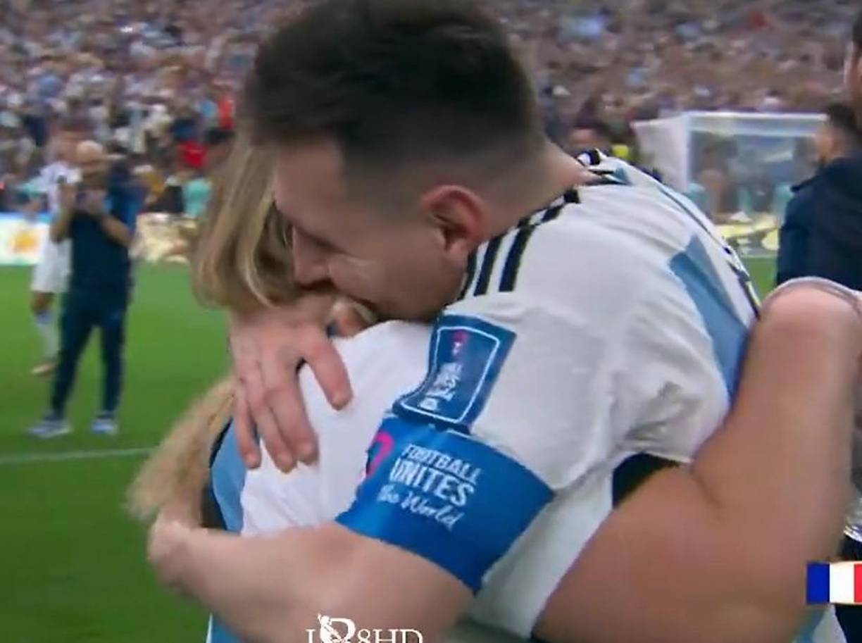 Pero no era Celia María Cuccittini la misteriosa dama, se trata de la cocinera de la selección de Argentina: Antonia Farías.