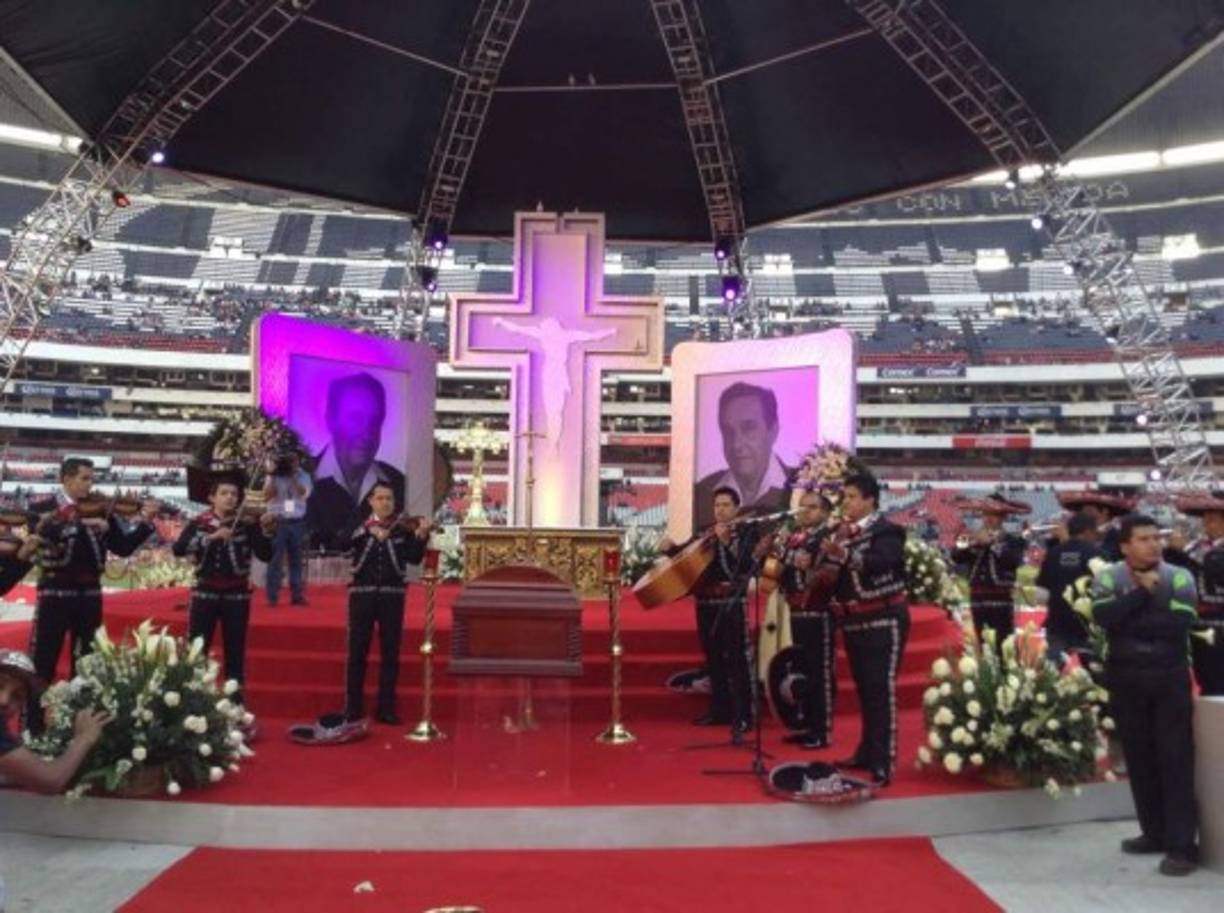Por tal motivo, la gente comenzó con los empujones frente al túnel 4 y a gritar consignas en señal de descontento.