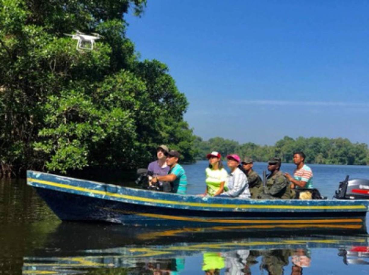 Marven también visitó en La Ceiba, Atlántida, la vida silvestre de Cuero y Salado y referente a ello publicó en su red social de Facebook:'En Wild Honduras tenemos un brillante joven piloto de drones @sebflys. espera hasta que veas sus antenas del refugio de vida silvestre de Cuero y Salado, una enorme reserva de manglares con lagunas salobres que son hogar de maravillosos manatíes. Esto aún le da un gusto a su trabajo: disfruta'.