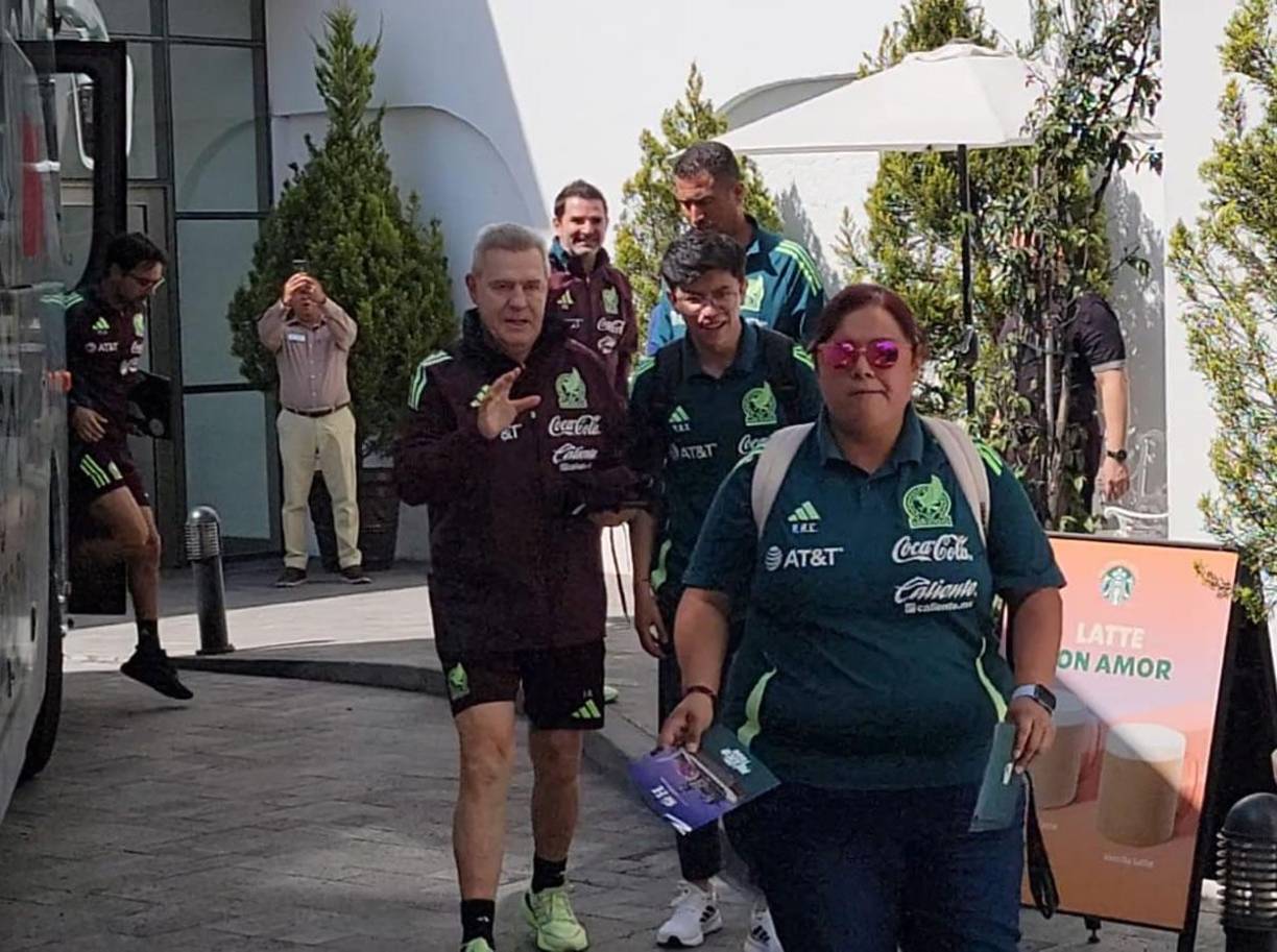 ‘Vasco’ Aguirre sufrió una herida en la cabeza tras la agresión que sufrió en Honduras cuando le lanzaron una lata de cerveza que lo dejó bañado de sangre.