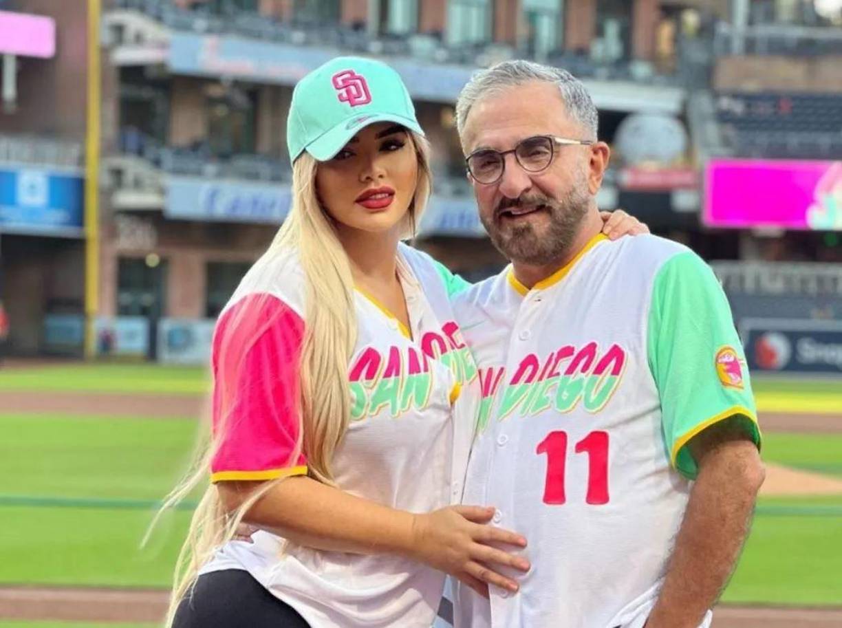 “Fue muy romántico, no me lo esperaba”, dijo la empresaria mexicana a Despierta América (Univision). “Él me ha invitado varias veces a viajar pero este viaje era mi cumpleaños”.