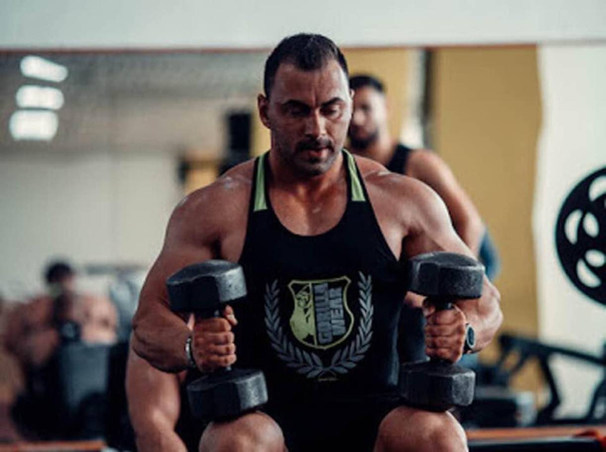 Fue justamente esta otra persona quien lo encontró sin vida y alertó a los lugareños para que llamaran a una ambulancia. Los médicos arribaron al lugar simplemente para constatar su deceso.