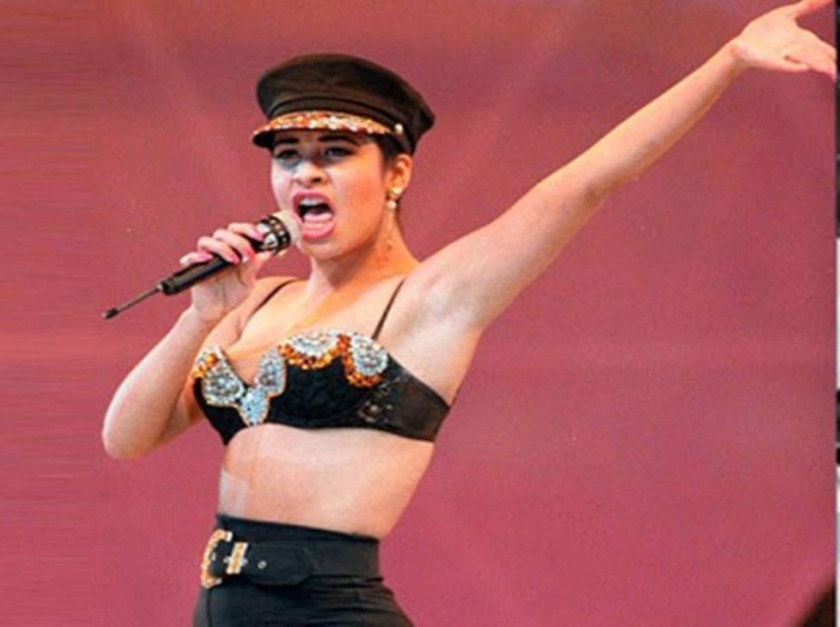 Selena acordó reunirse con Saldívar en un motel en Corpus Christi el 31 de marzo de 1995 para recuperar los registros financieros que Saldívar se había negado a entregar. Durante la reunión Saldívar sacó una pistola de su bolso y disparó contra la cantante.<br/>