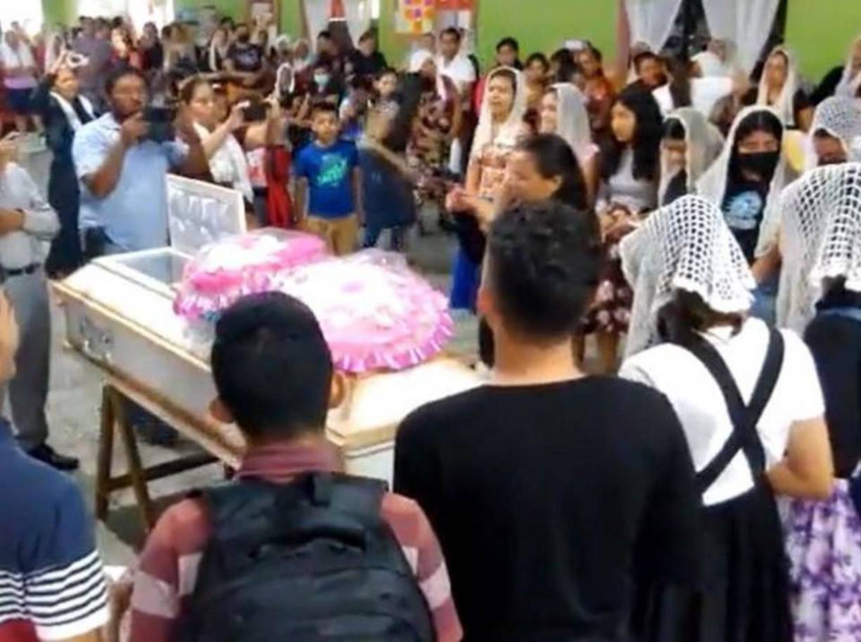 Amigos y vecinos de Kenia lamentaron su muerte y exigieron justicia.