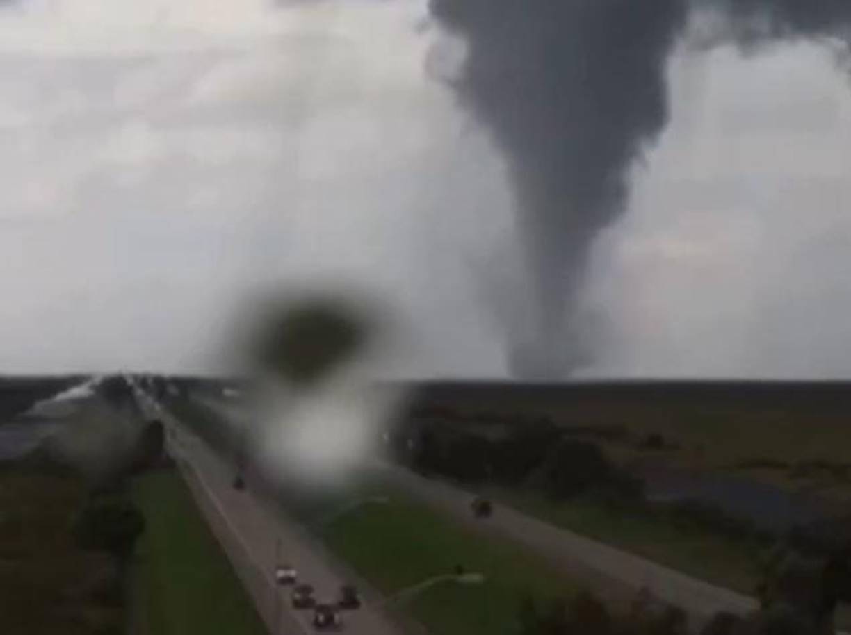 “Las víctimas no tuvieron la menor posibilidad de escapar. Todo en el camino (del tornado) quedó arrasado”, agregó Pearson, quien alertó que la cifra de fatalidades puede subir.