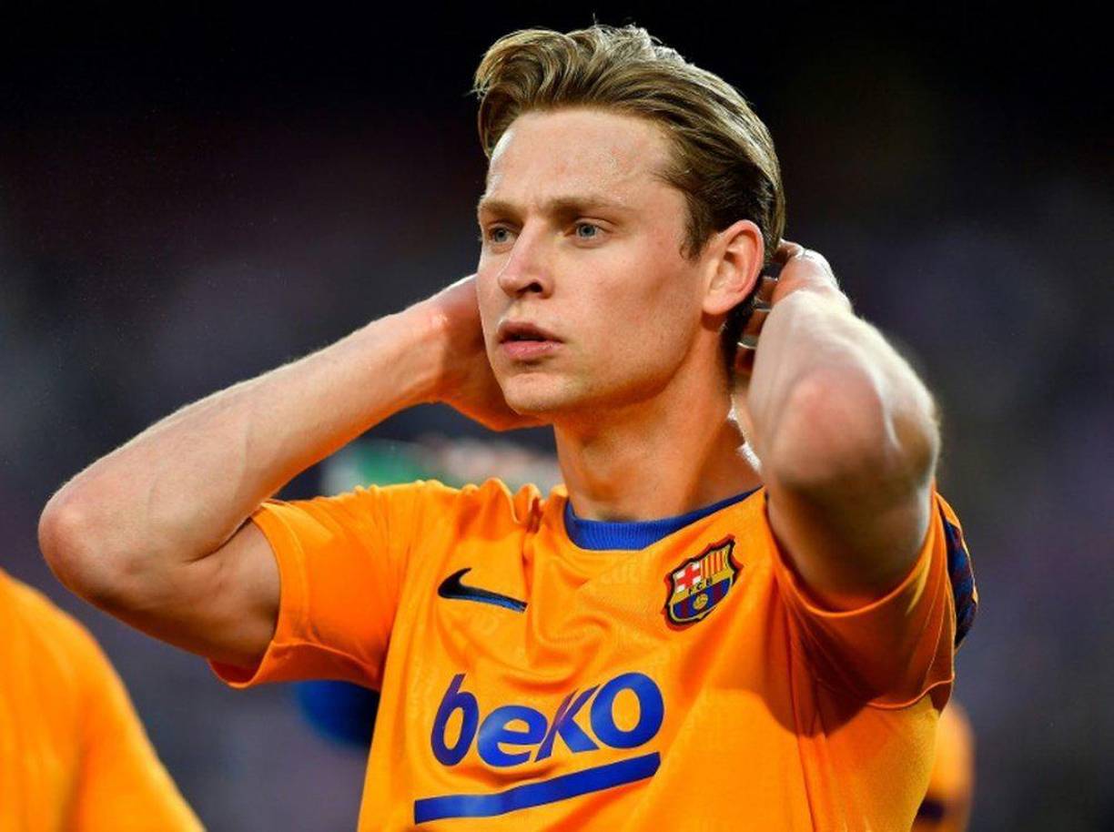 Según Mundo Deportivo, el centrocampista Frenkie de Jong no desea irse del FC Barcelona. En las últimas horas ha surgido el rumor que clubes como Manchester United y Chelsea lo pretenden.