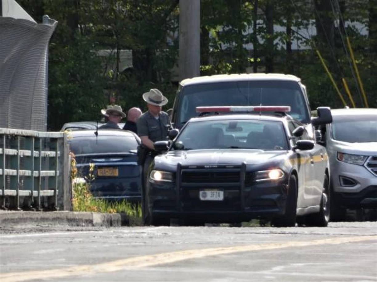 Después de una investigación adicional, la policía identificó al hijo de la víctima como sospechoso del crimen. 