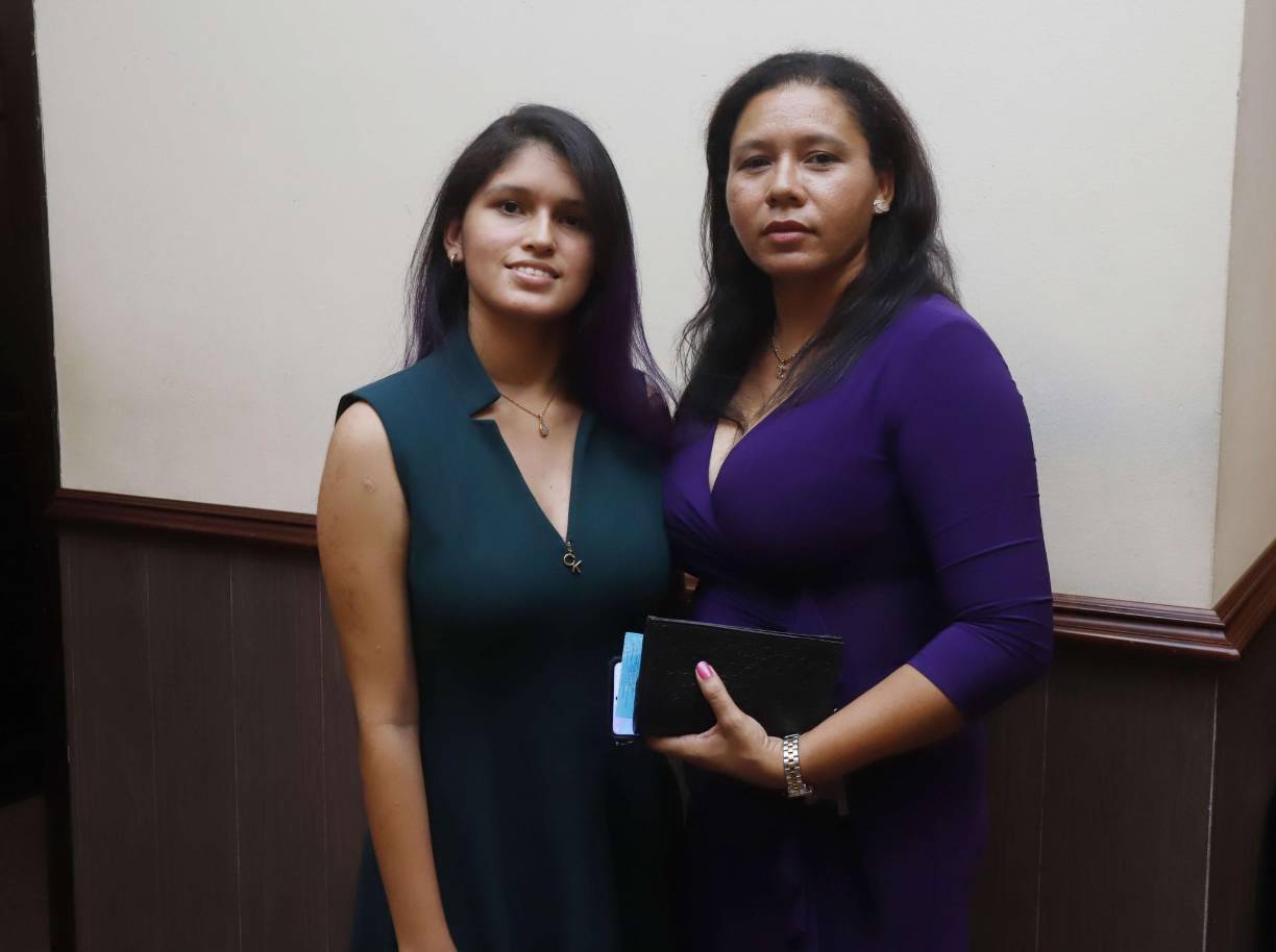 Iveth Bronfield y Mirna Castro