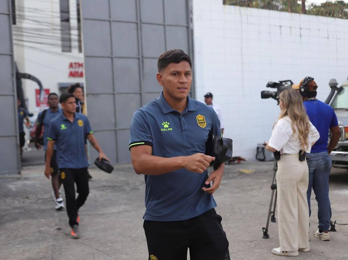 La llegada del Real España al estadio Morazán desde tempranas horas para el partido contra el Juticalpa FC por la jornada 16 del Torneo Apertura 2024.