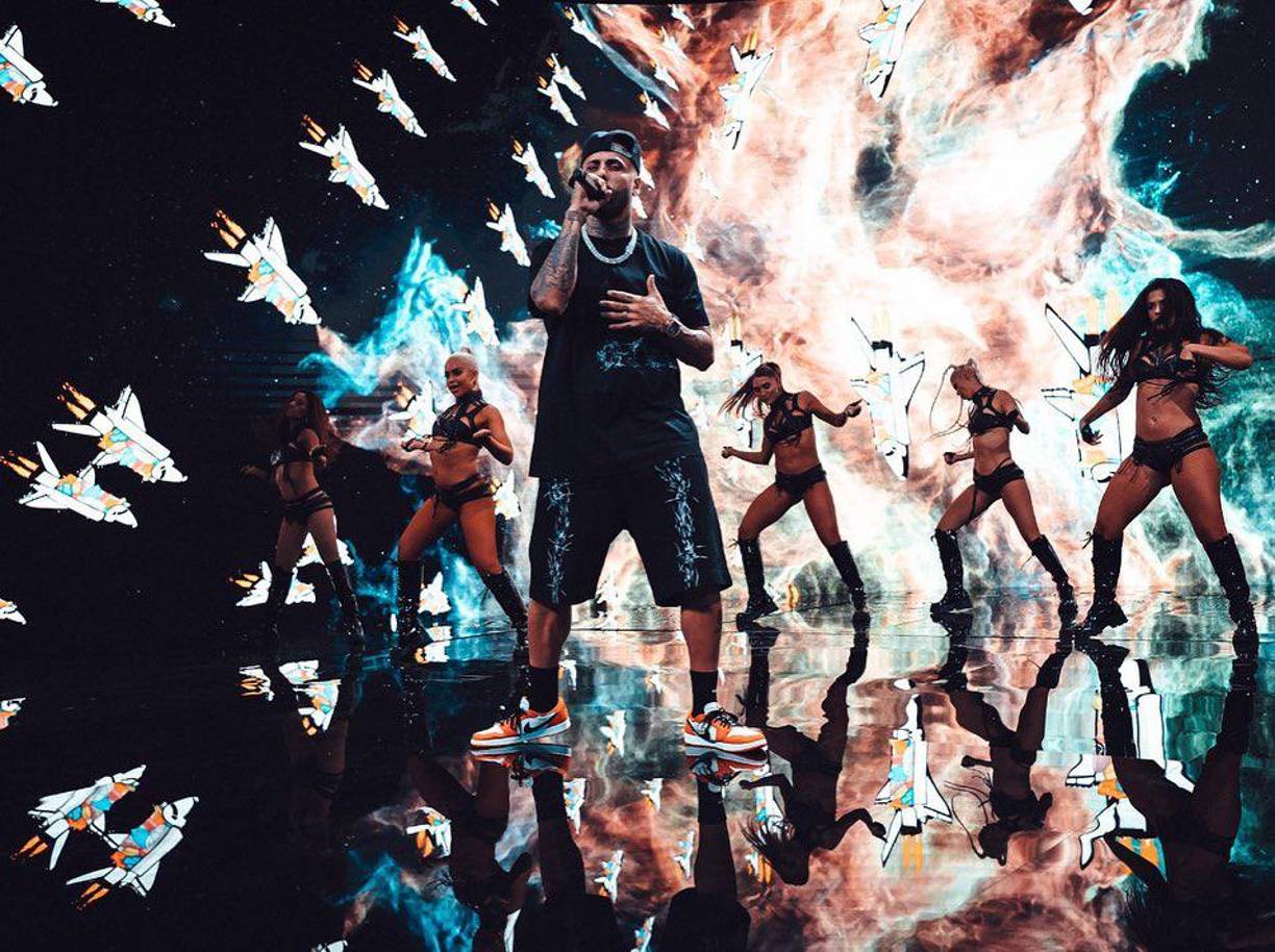 Mientras tanto, el exitoso exponente del género urbano acaba de iniciar una gira por Europa y el Medio Oriente.