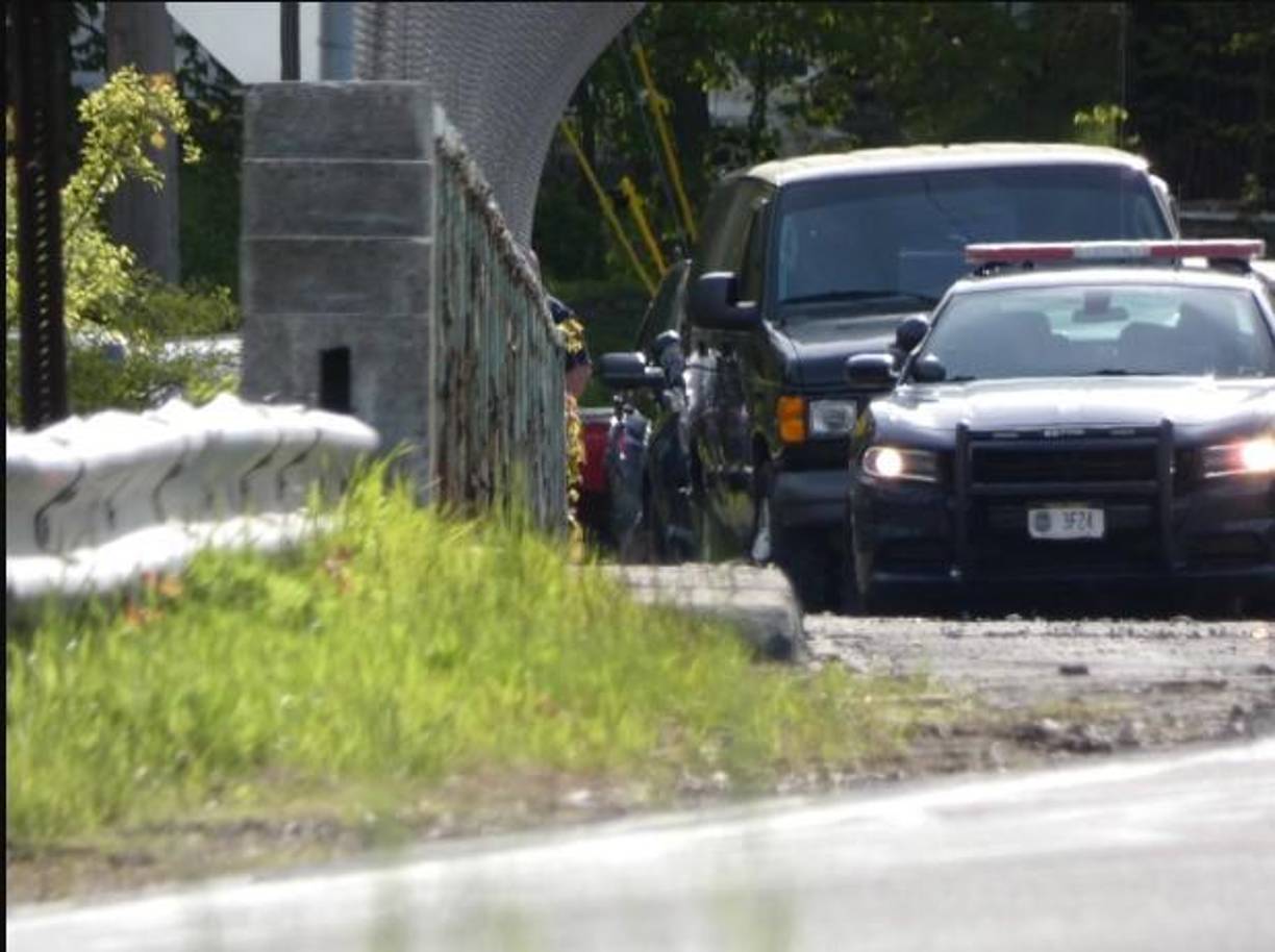 Anthony Roberts fue hallado muerto en su hogar después de que la policía respondiera a un control de bienestar el jueves alrededor de las 3:40 p.m. Brian ha sido acusado de homicidio y enfrenta cargos relacionados con este crimen. 