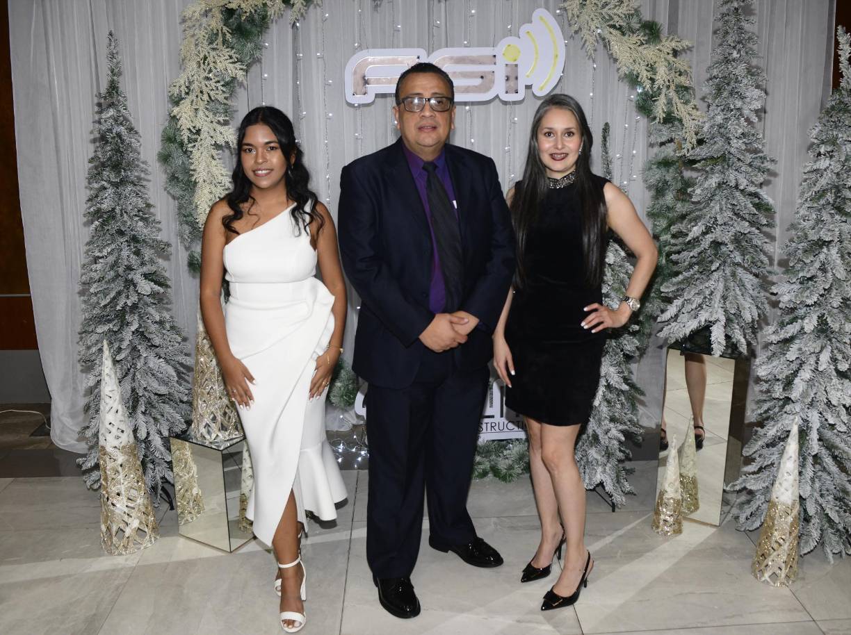 Paola Galdámez, Jimmy Moncada y Gabriela Valladares.