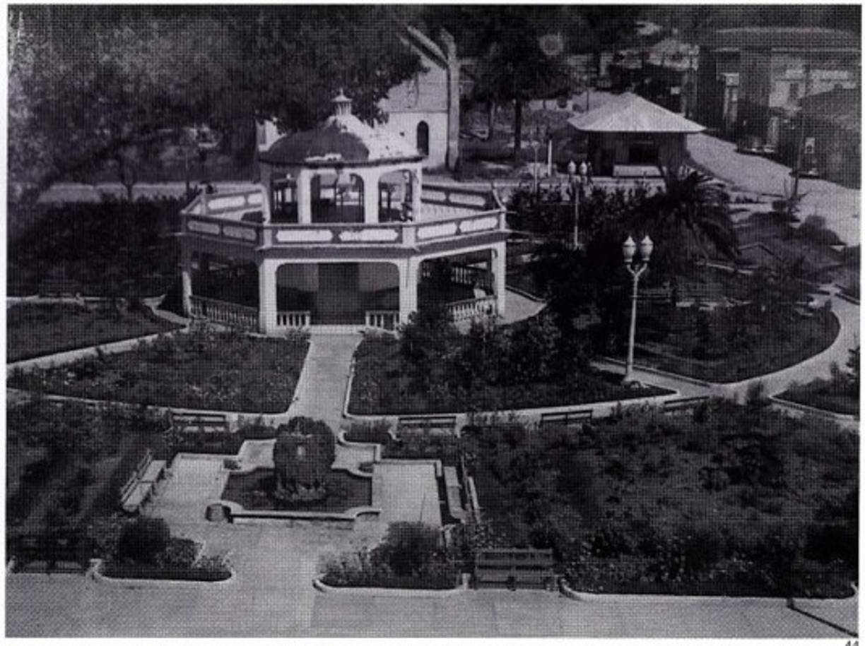 Casi todas las estructuras de la alcaldía, el quiosco, el parque y la catedral de San Pedro Sula han sufrido modificaciones a lo largo de la historia. El quiosco era inicialmente para el descanso y la venta de refrescos pero ha sido utilizado incluso como oficinas.