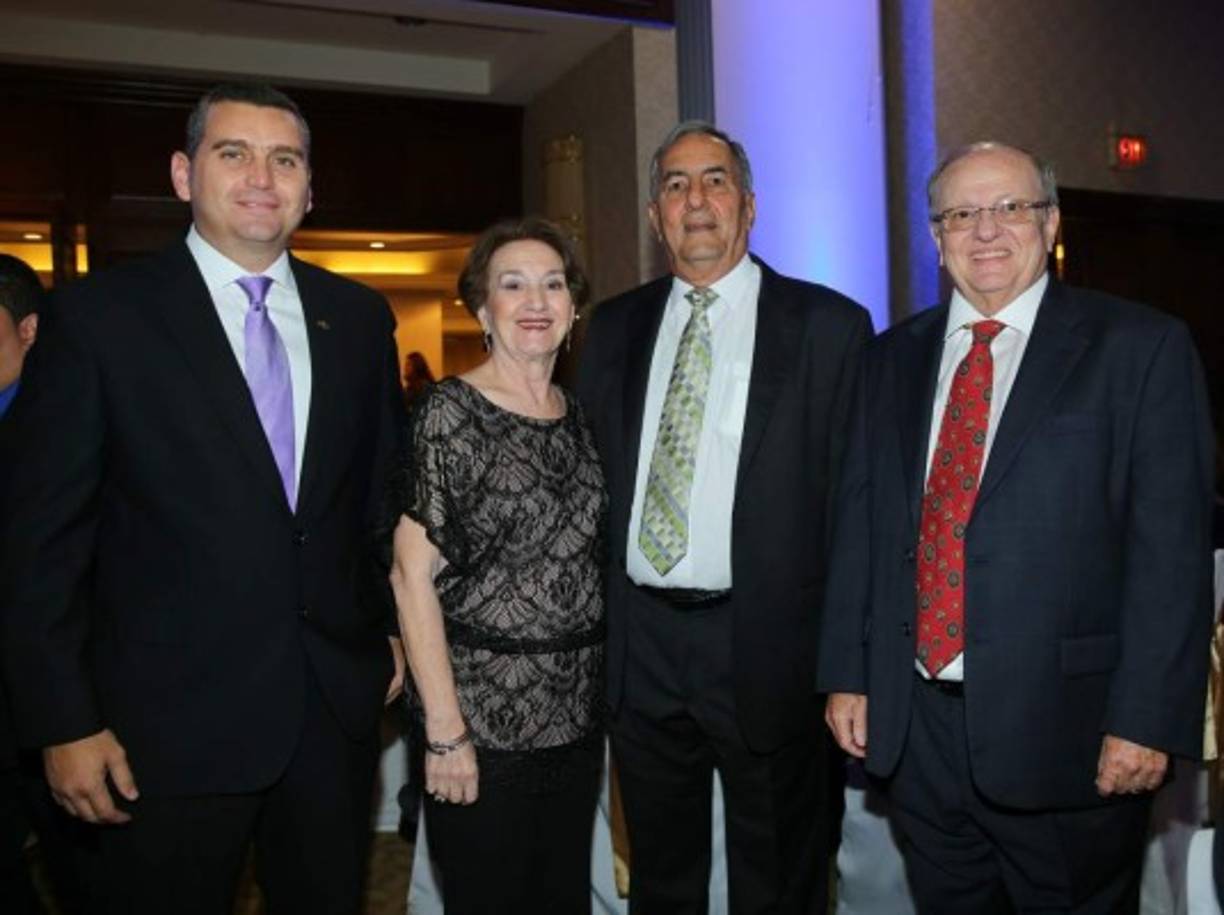 Farid Kattum, María Elena y Emín Abufele y Diego Vargas.