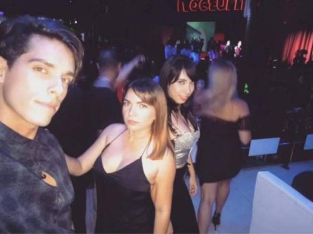 Marrero es licenciado en Estudios Socioculturales recibido en la Universidad de Holguín. Actualmente trabaja como especialista comercial en la agencia Gaviota Tours, una entidad perteneciente a las Fuerzas Armadas.