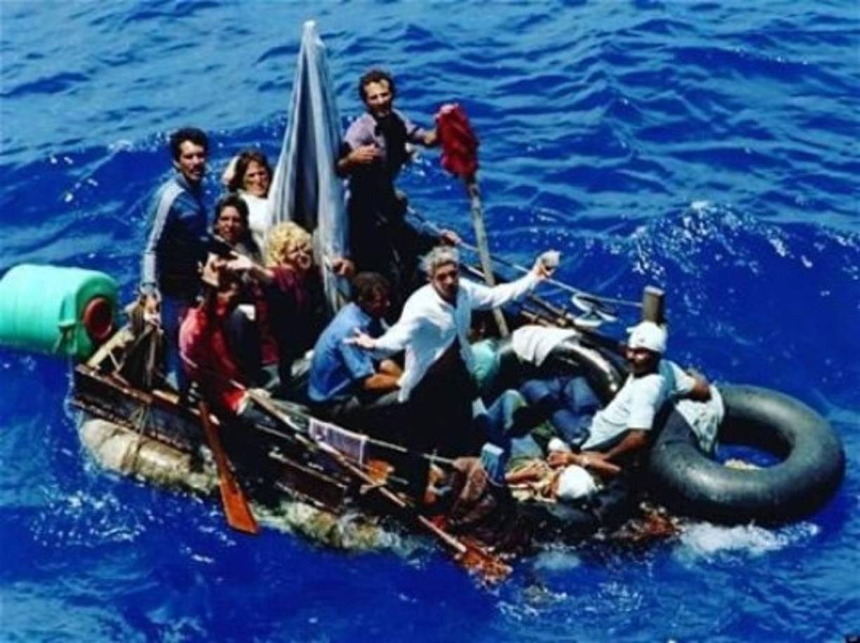 La cantante publicó una foto donde salen balseros cubanos.