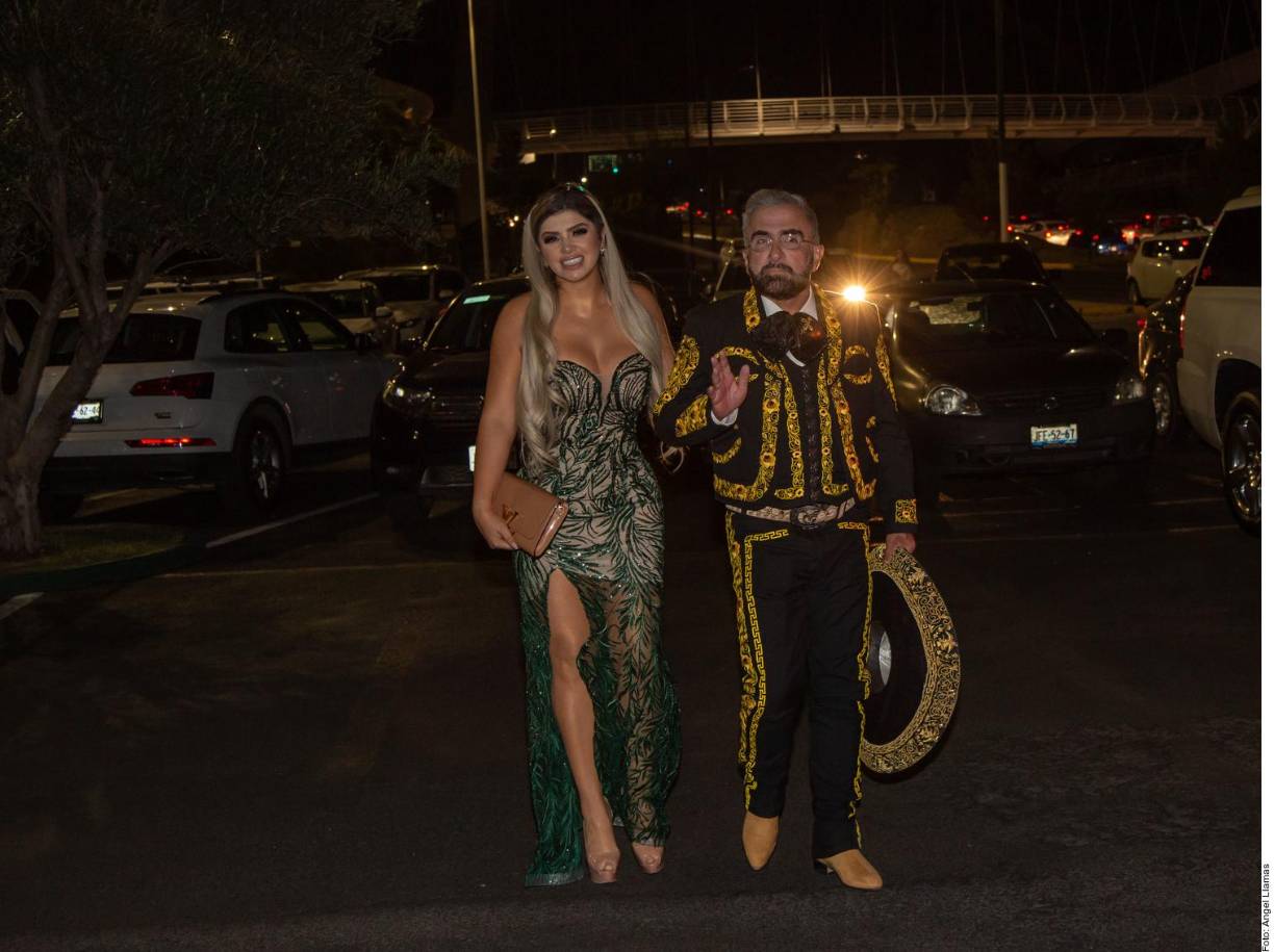 Chente Jr. llegó acompañado de su pareja, Mariana González, y sus hermanos Gerardo y Alejandra Fernández.