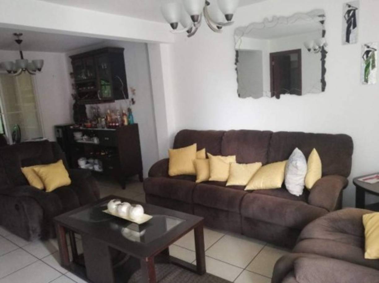 La Unidad Especializada de Extinción de Dominio continúa con la incautación de dos viviendas y un lote en condominio Azucena, las propiedades son vinculadas a la asistente del exsecretario privado de la presidencia de Mauricio Funes.